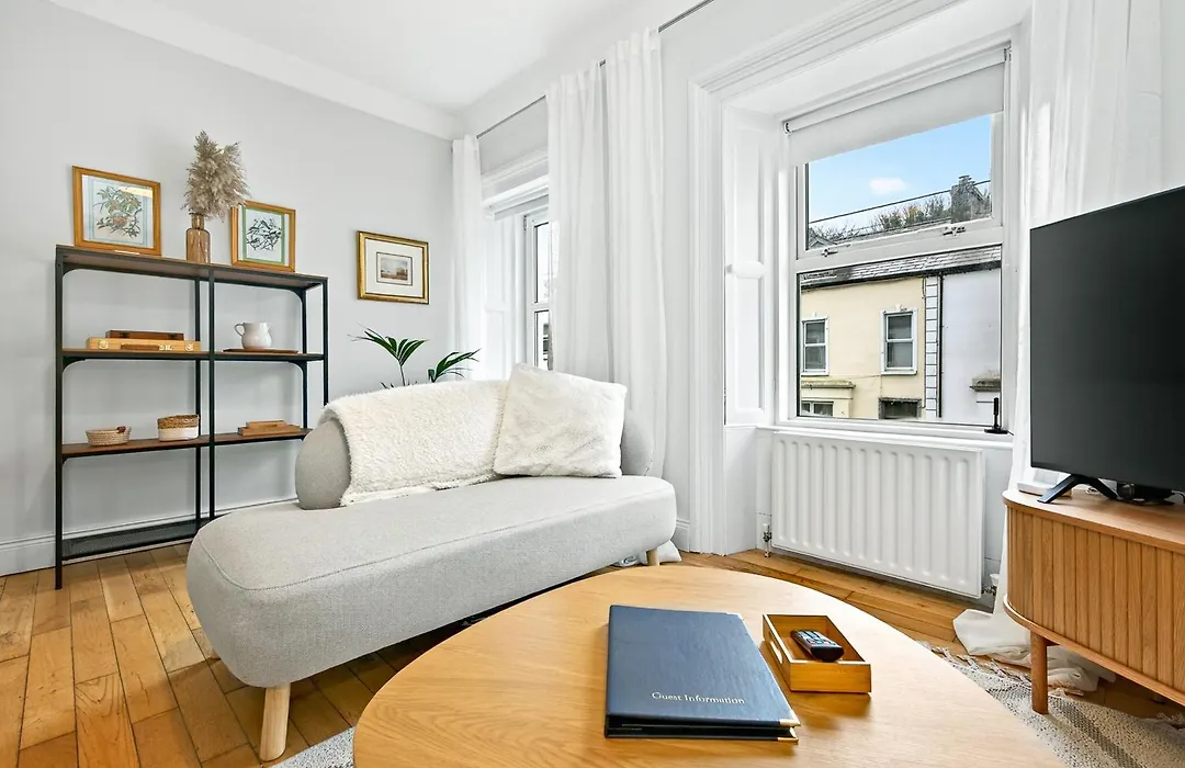 Wolfe Tone Apartment 2-1