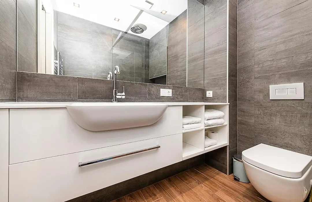 Stunning Modern 2Bedroom With Iconic View-1