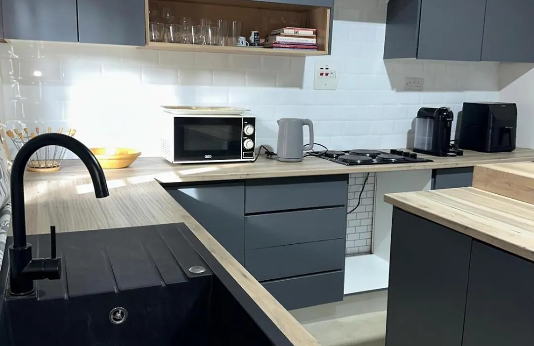 Newly Renovated 3 Bedroom House In Leopards Hill-1