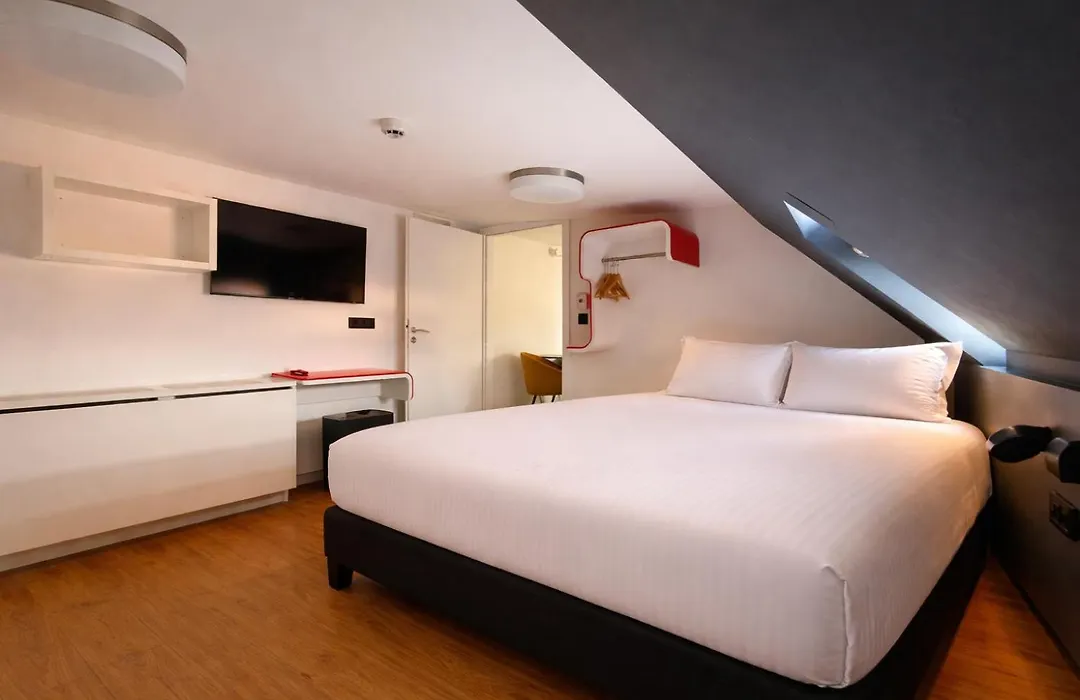 Clapclap Hotel Strasbourg-1