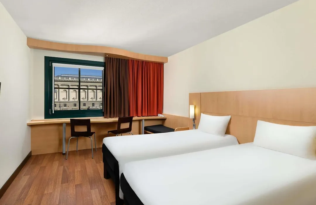 Ibis Budapest Heroes Square-1