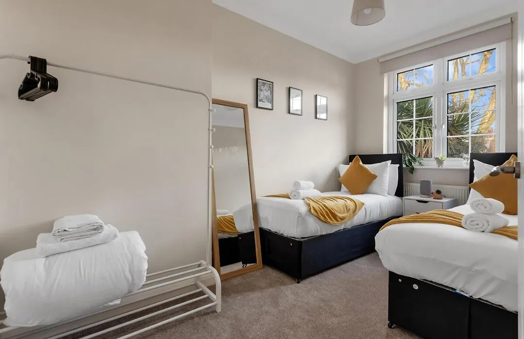Bright 3-Bedroom House Close To Canary Wharf-1