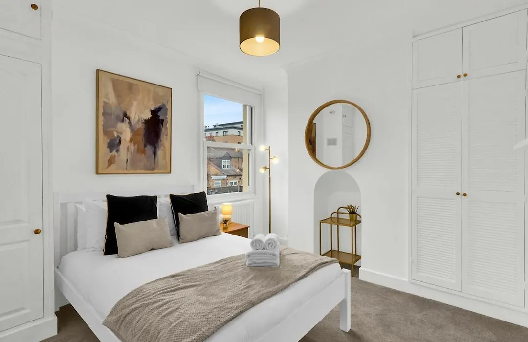 Stylish 2Br House Near Canary Wharf & Docklands-1