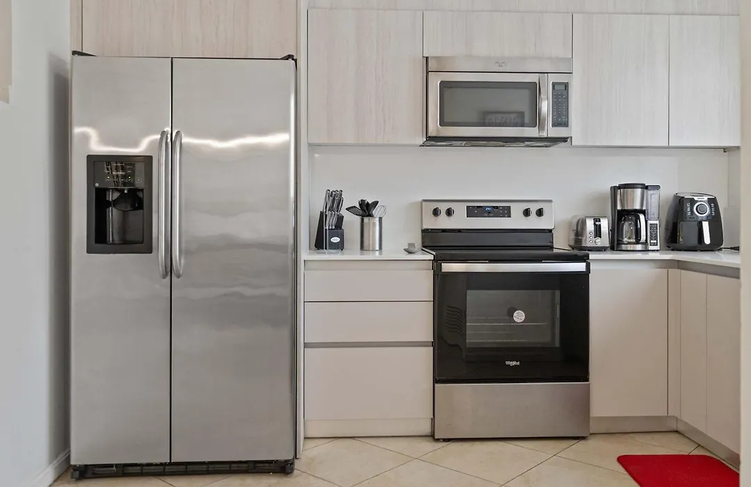 Beautiful 4 Bedroom House In Gold Coast-1