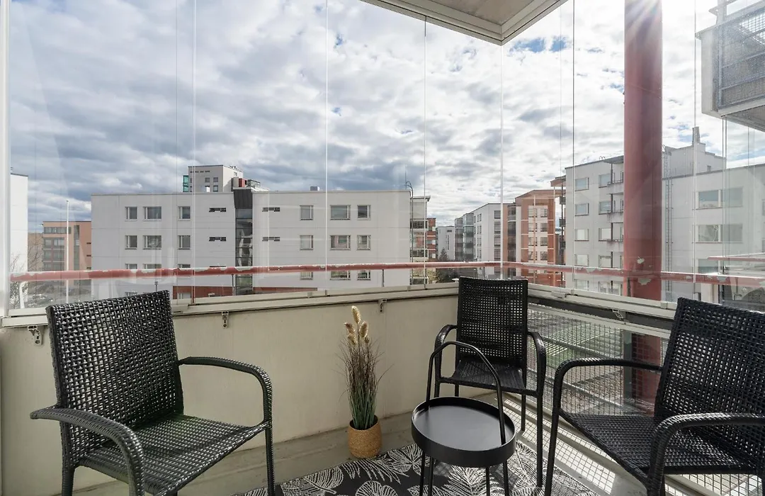 2Br Lakefront Home Near Railway Station & Downtown-1