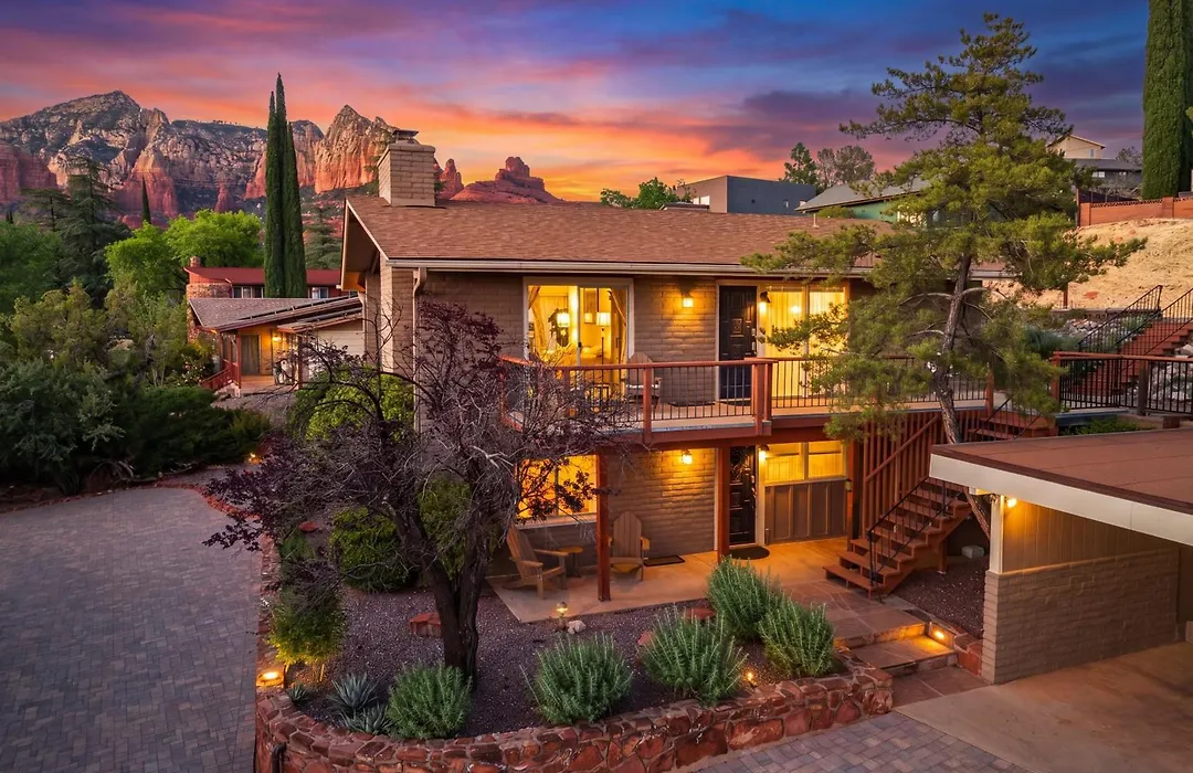Red Rock Retreat With 360 Panoramic Views & Steps To Uptown Shops-1