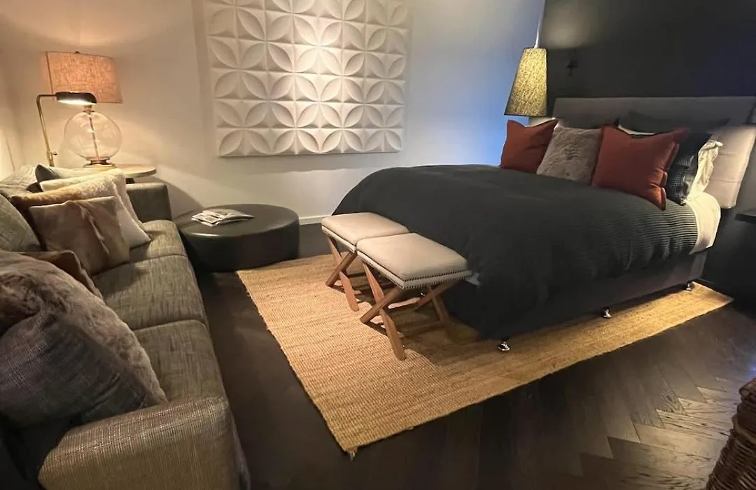 Oakwood Guesthouse-1