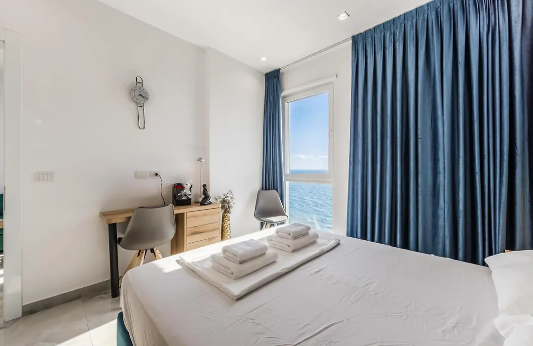 The Butterfly Apartment | Seafront & Amazing Views By Pikhost-1
