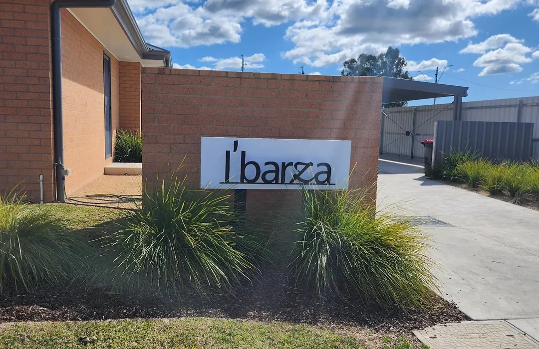 Lbarza Stylish New One Bedroom Apartment-1