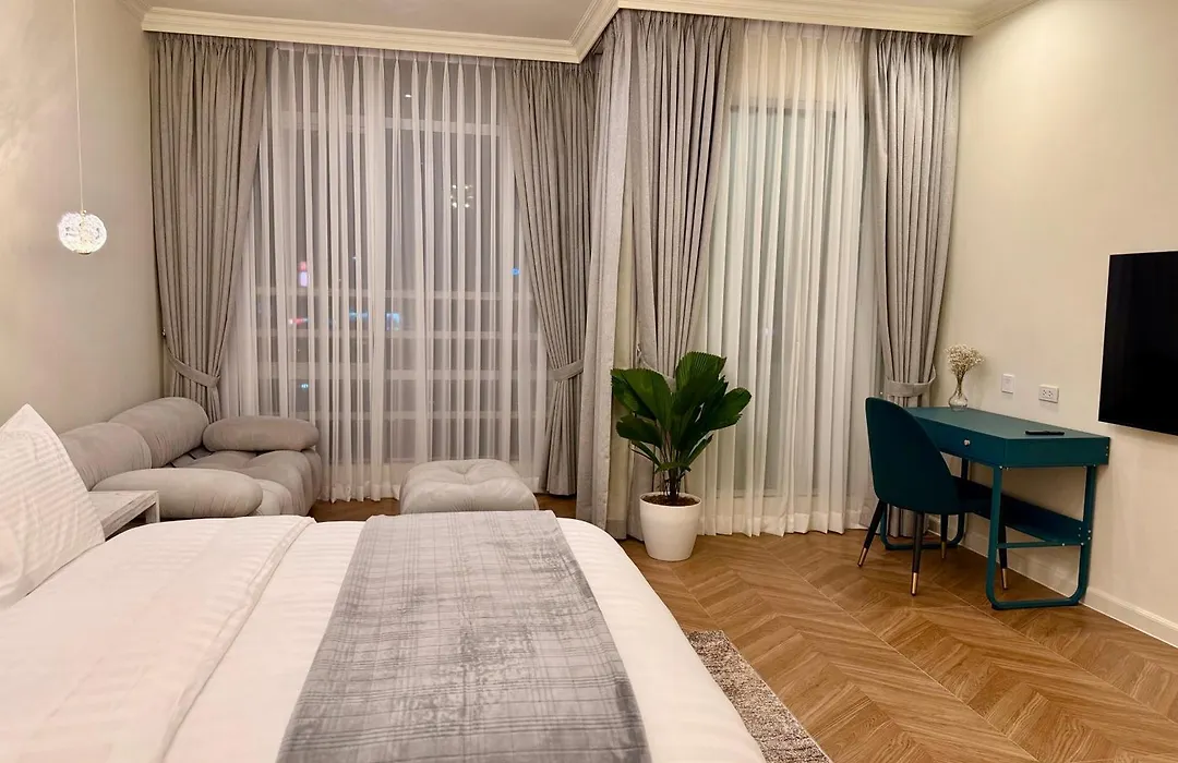Elegant 4Br Penthouse In Bgc-1