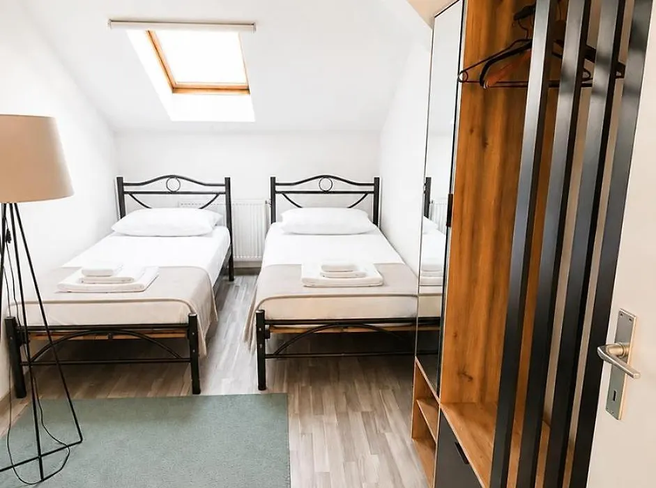Light-Filled 4-Bedroom Attic Flat With Air Conditioning-1