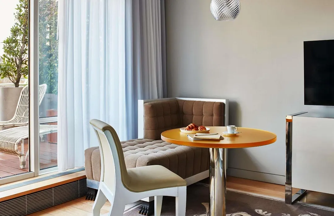 Sanderson London-1
