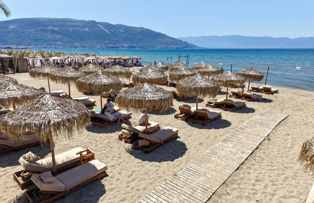 Oasis Apart-Hotel Residence Vlore-1