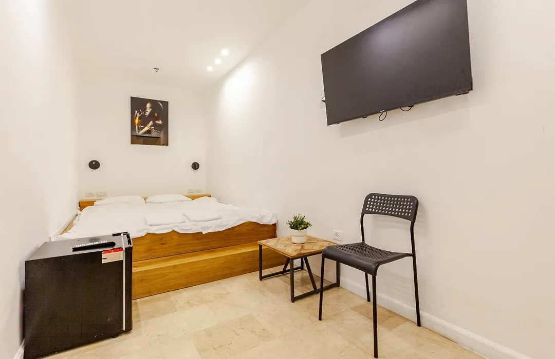 Breezhouse Yona Beach 10 Bedroom Underground Apartment-1