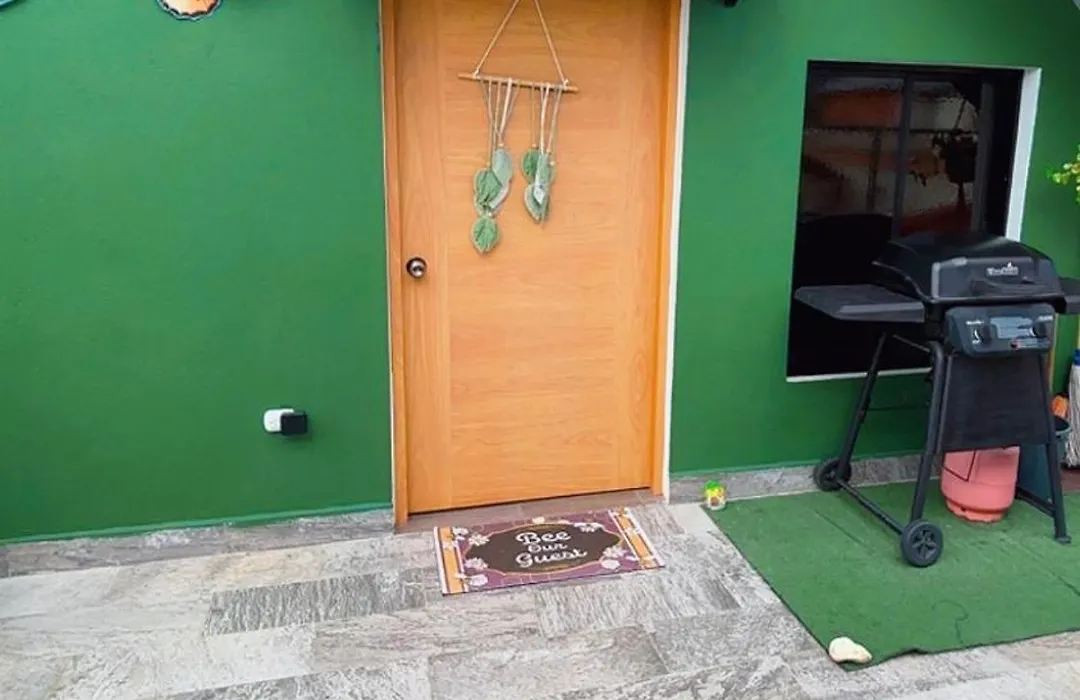 Lovely Tiny Studio-1