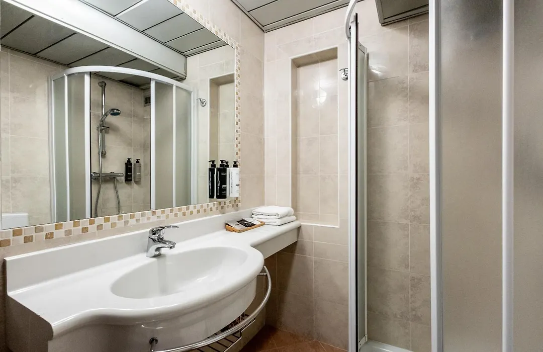 Waldorf Suite Hotel-1