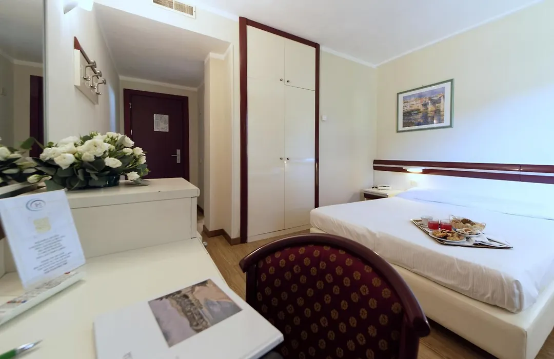 Hotel Fabricia-1