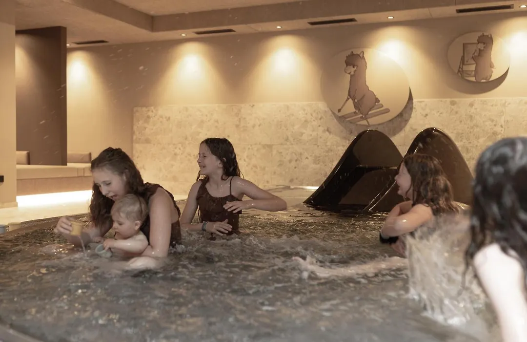Aparthotel Familiaris - Family Apartments - Pools & Spa In Dolomites-1