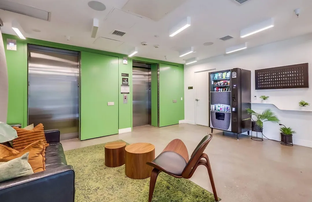 Culver City Studio W Gym Lounge Grill Nr 405 Lax-1132-1