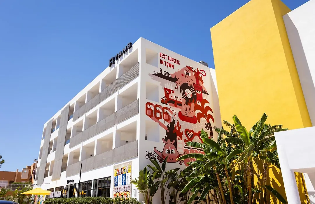 Ryans Lolas Ibiza - Adults Only-1