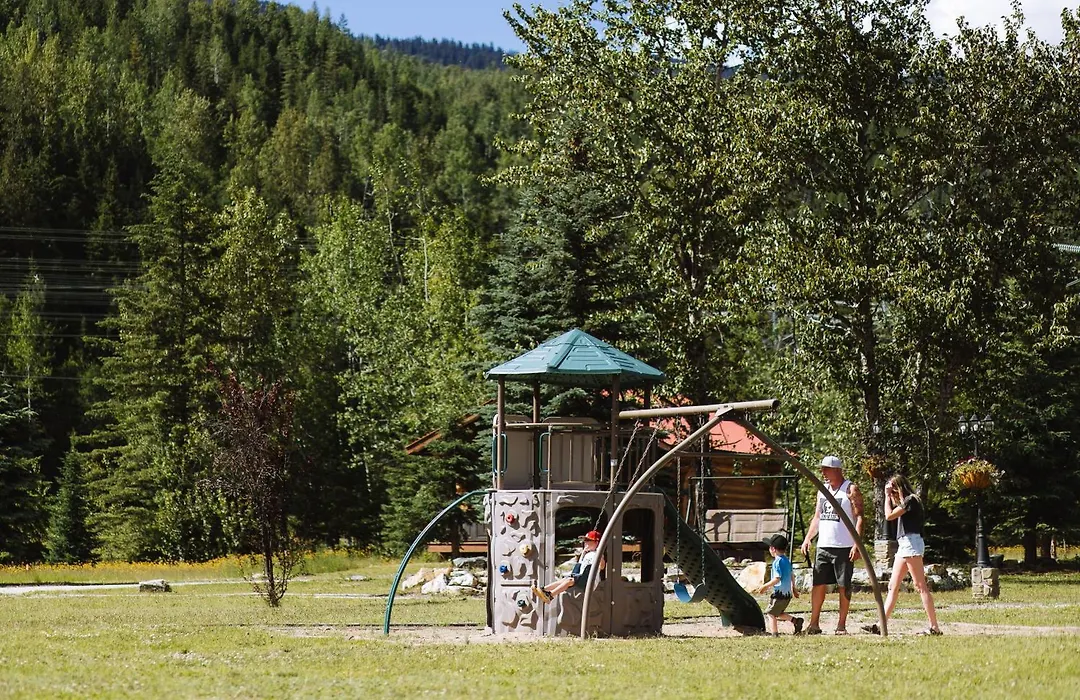 Glacier House Hotel & Resort-1