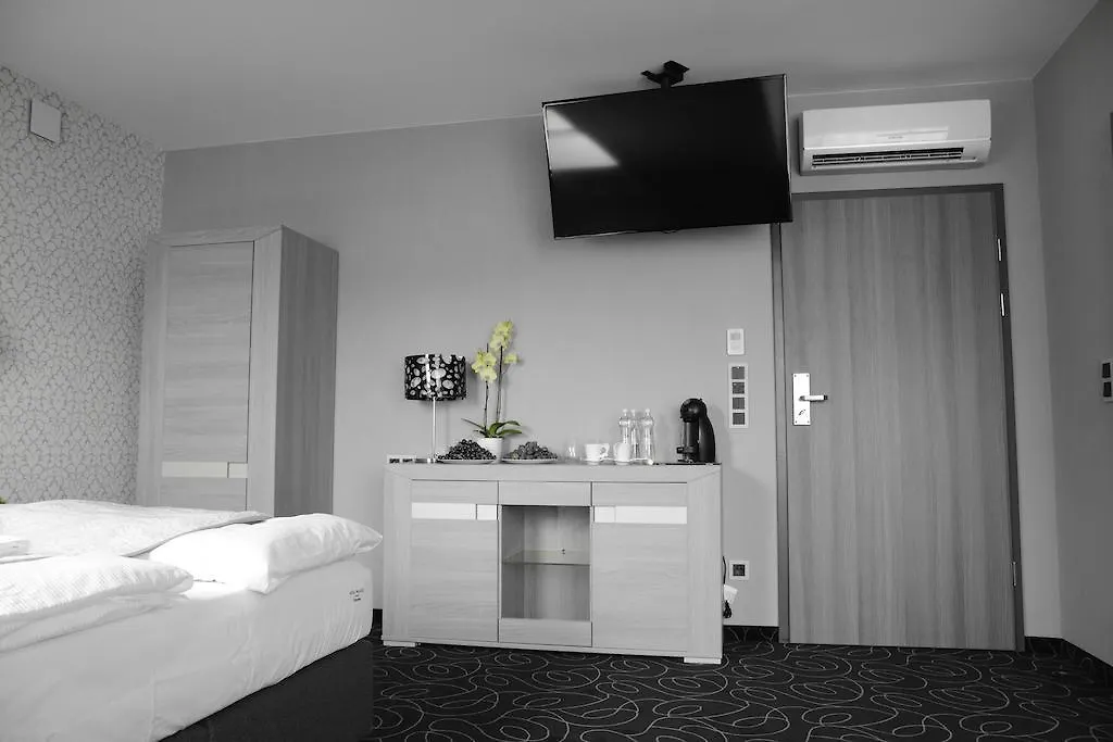 Alex Palace-1
