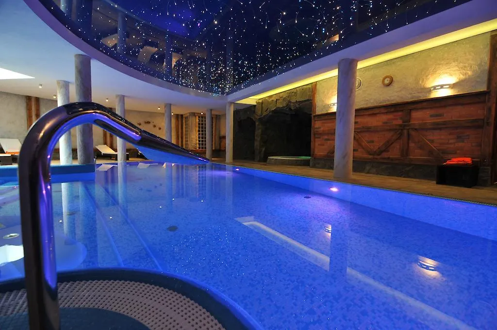 Hotel Krysztal Conference & Spa-1