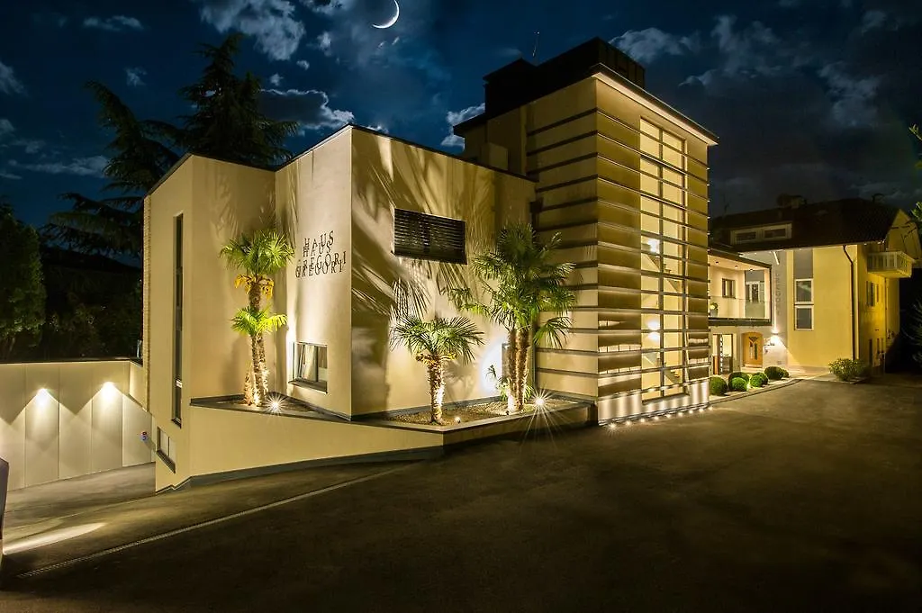 Haus Gregori Modern & Central Stay In Vineyard With Rooftop & Served Breakfast-1