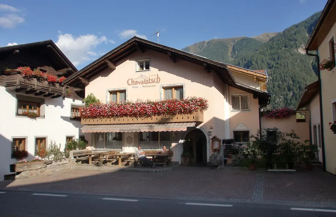 Hotel Chavalatsch-1