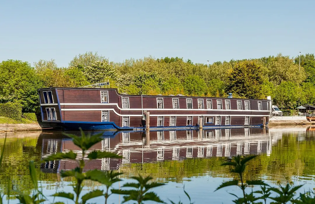 Boat Hotel De Barge-1