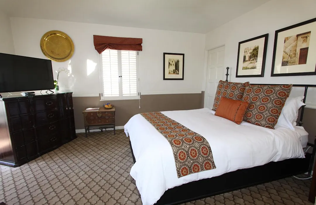 Cypress Inn Carmel-By-The-Sea-1