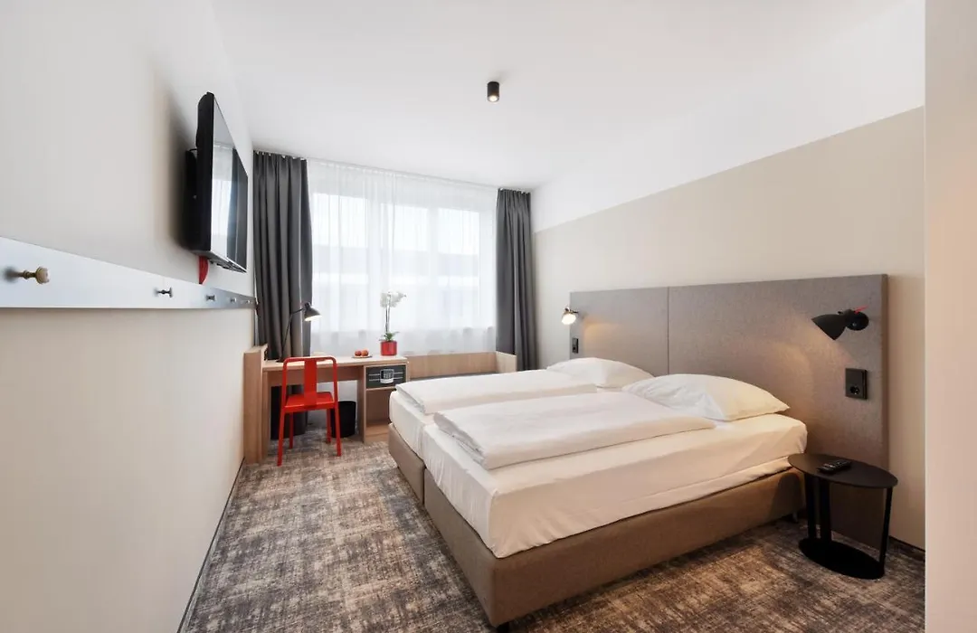 Wyndham Garden Munich Messe-1