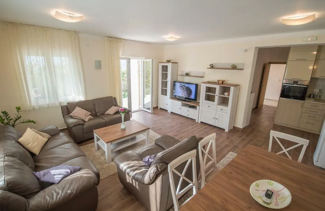 Queen Teuta - Sea View - Private Parking&Garden - BBQ Grill-1