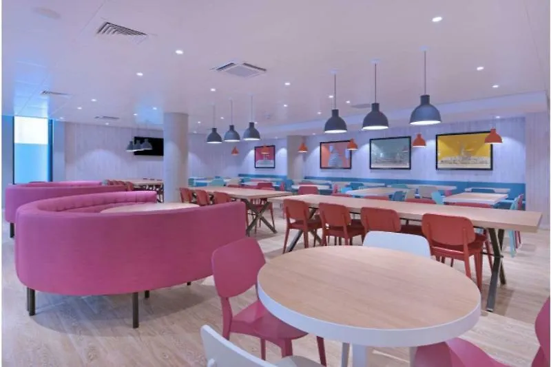 Travelodge London City-1