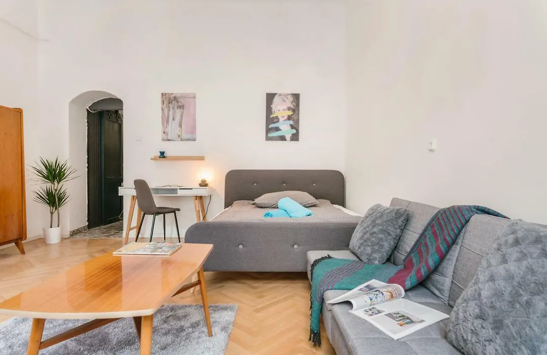 City Park Rest Apartment With Air Condition-1