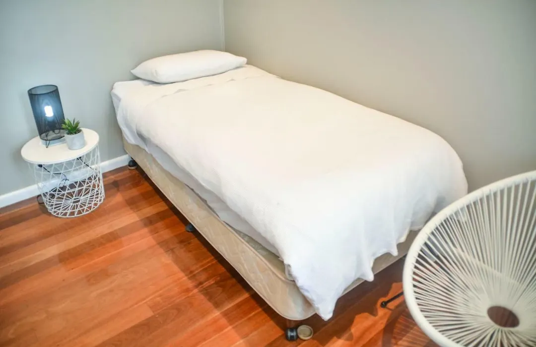 Modern And Stylish 3 Bedroom Home, Western Sydney Ideal For Contractors-1
