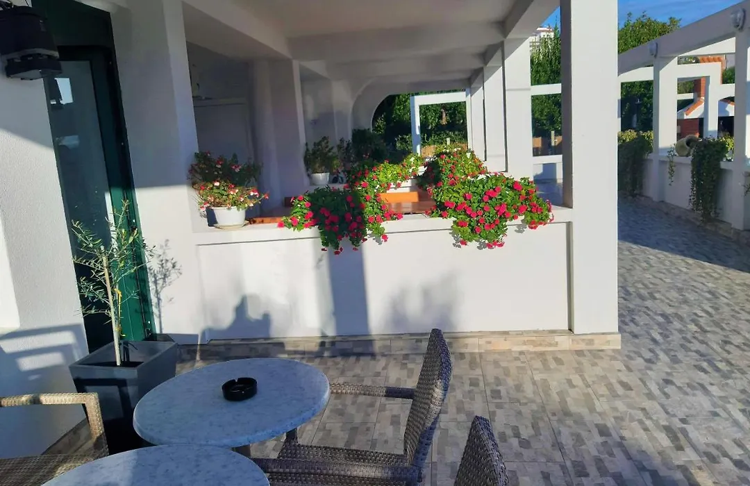 Guesthouse Raffaello-1