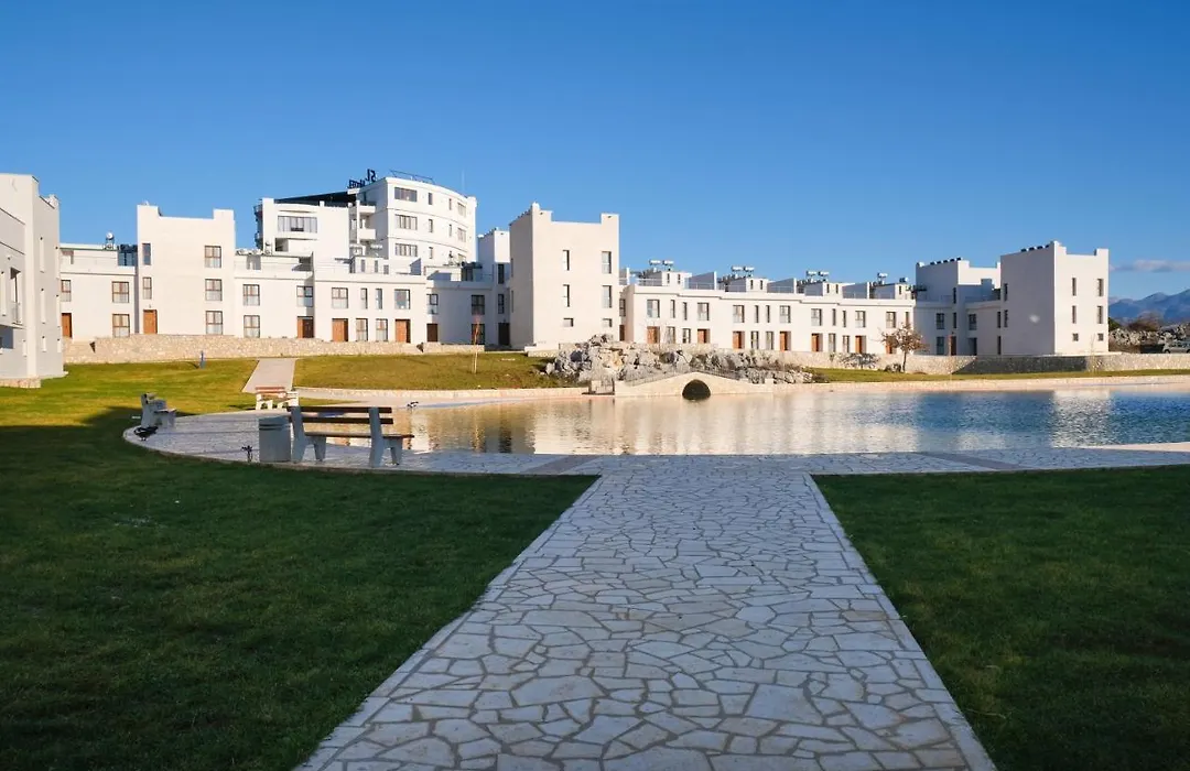 Grad Sunca Resort-1
