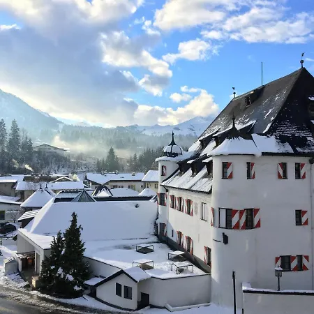 Family Hotel Schloss Rosenegg-3