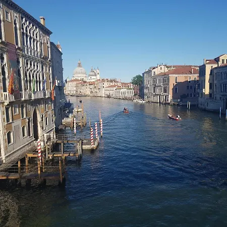 Large Top 3 Rooms Flat Central Rialto-3