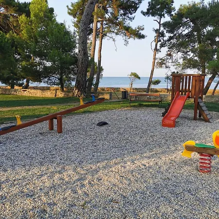 Mirta Apartment By The Sea & Park-2