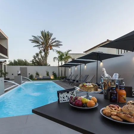 Giafra Luxury Rooms-3