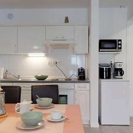 Mirta Apartment By The Sea & Park-3