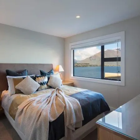 Kohanga Luxury Lakeside Villa By Amazing Accom-3