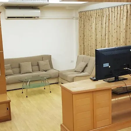 Jolly Guesthouse & Restaurant-3