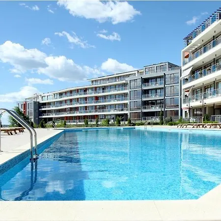 Apartament In Sun Waves-2