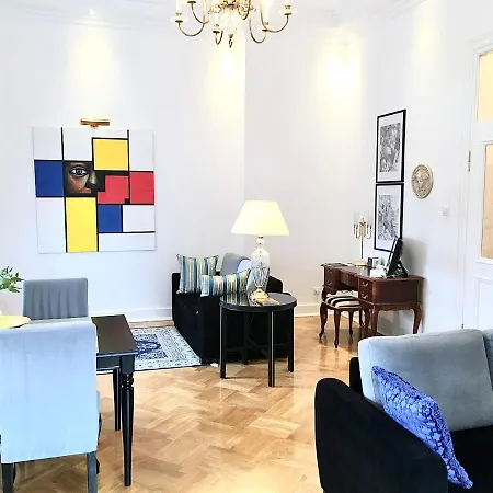 Luxury Apartments Mondrian Market Square II-2