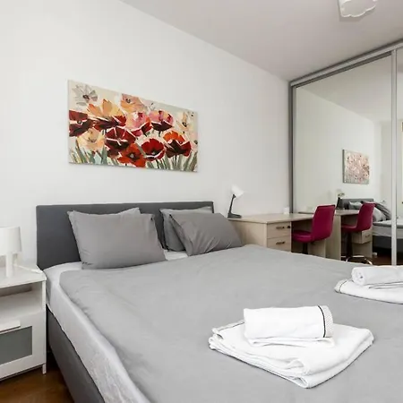 Zemun Luxury - Comfortable, Workspace, Quiet, Free Parking, Netflix-2