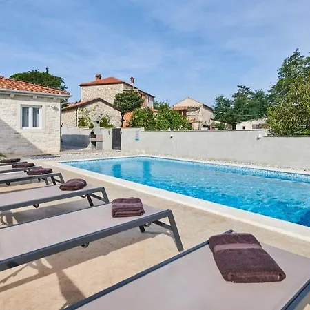 Villa Leon By Villas Holiday-3