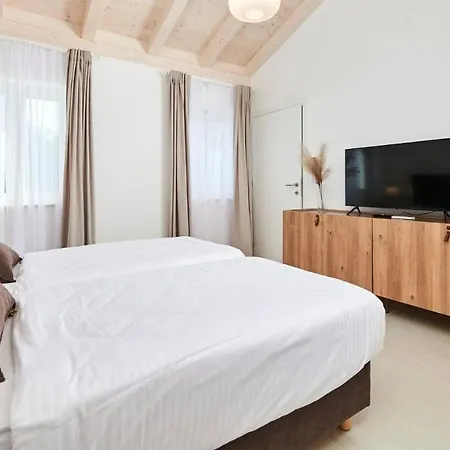 Villa Leon By Villas Holiday-2